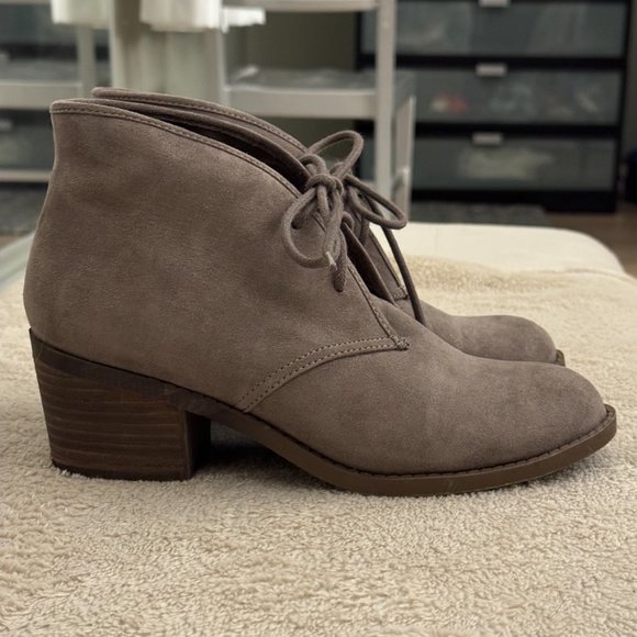 Taupe Suede Booties Women 7.5 M Carlos "Graham" lace-up tan boho ankle boot - Picture 5 of 11